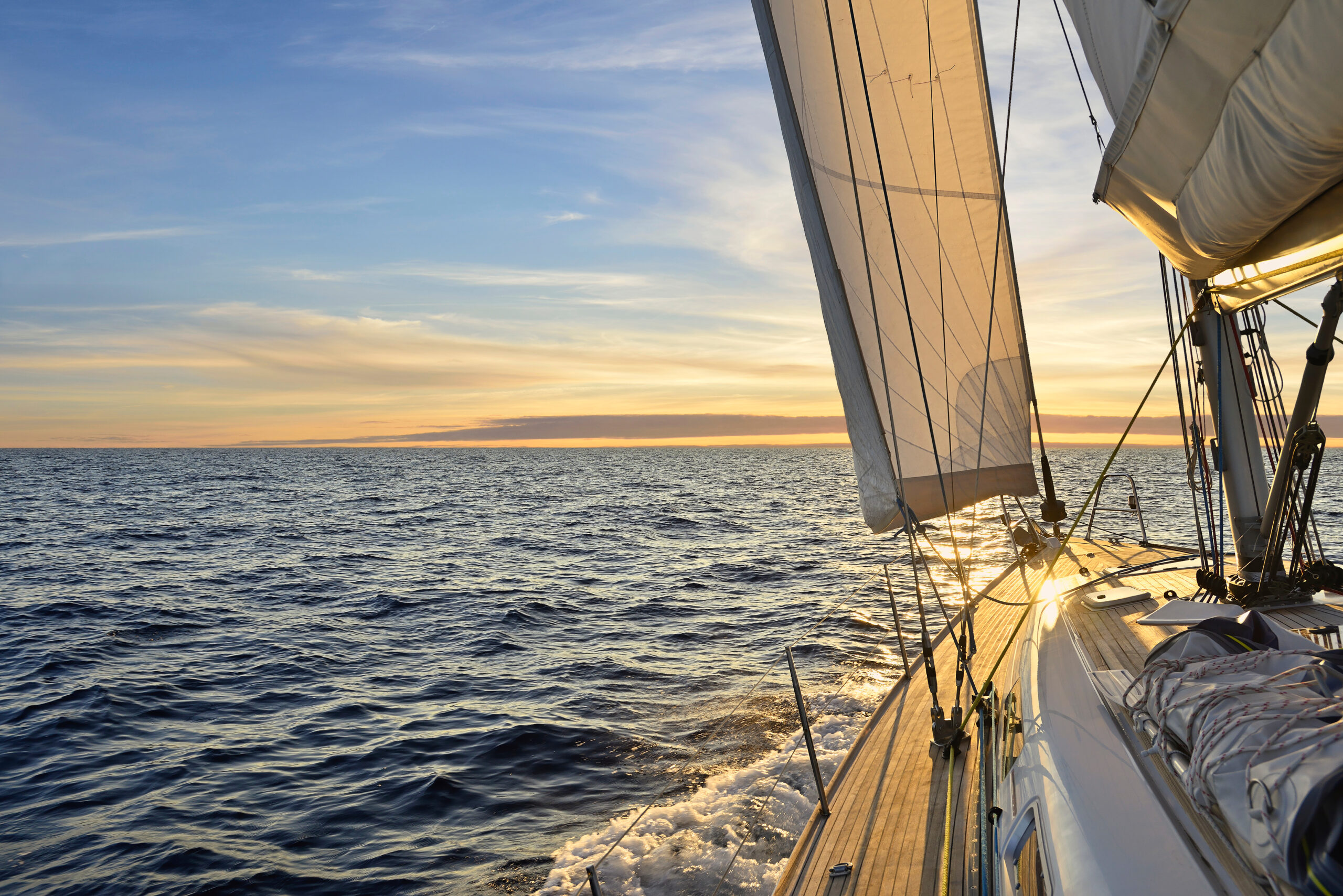 Sailboat,sailing,in,the,mediterranean,sea,at,sunset